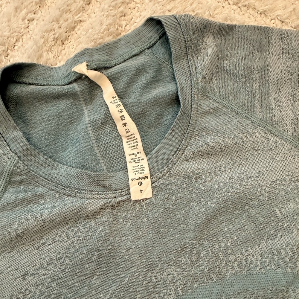 lululemon Swiftly Tech Short-Sleeve Shirt 2.0 Grey/Blue - Size 4 - Picture 2 of 2